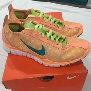 Women Nike Free TR Twist E, Size 7
